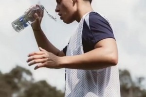 有點(diǎn)帥啊！法國(guó)女足球員德阿爾梅達(dá)！男女通殺的肌肉！