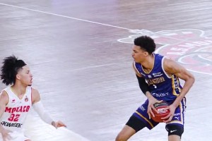 文班亞馬這天賦真讓人驚掉下巴！投完三分，還能直接沖進(jìn)去補(bǔ)扣！