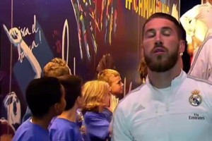 時間一眨眼就過去了！小時候的球童亞馬爾見到C羅激動不已！