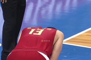 巔峰姚明太強了！一人打爆夢之隊內(nèi)線，牽扯讓CBA隊友輕松得分