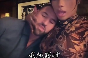 女友很威武！克萊在馬冬梅身邊小鳥依人