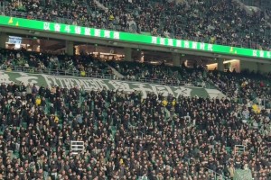 額！實(shí)拍：國安球迷口號從“馬寧世界第一”變成“馬寧倒數(shù)第一”