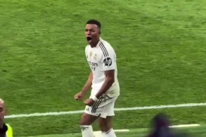 終結(jié)國家德比4連敗！皇馬2:1巴薩終場哨響后，皇馬三巨頭的反應(yīng)