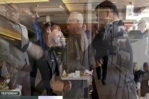 老友相聚！姚明弗老大見面親切相擁