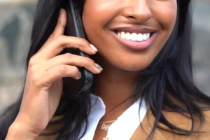 近距離欣賞科比大女兒的顏值，真的既像瓦妮莎又像科比！