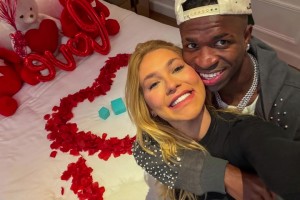 贏球心情好！維尼修斯和女友享受激情之夜??