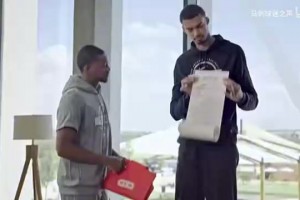 小狐貍和文班互動！馬刺球員的零售超市廣告！誰的演技最好？