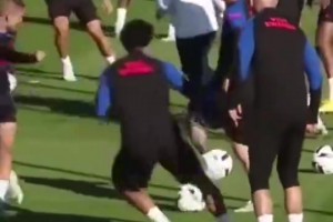 以前哪敢想？梅西訓(xùn)練中穿維拉蒂襠，第一時(shí)間找拉莫斯尋求庇護(hù)