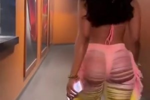 這是被榨干了？克萊開季狀態(tài)不佳，女友馬冬梅身材炸裂！