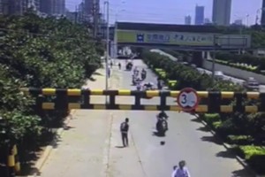 不懂就問：馬路上運球造成交通事故該怎么判？??????