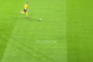 C羅大單刀機(jī)會(huì)挑射被撲，隨后裁判示意已越位在先