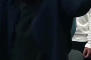 阿爾維斯被放出來(lái)后依舊享受生活，參加合唱團(tuán)一展歌喉??