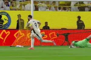 勝利0-1落后！吉達(dá)聯(lián)合快速反擊，本澤馬第15分鐘破門(mén)！