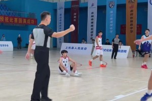 一個(gè)進(jìn)攻犯規(guī)一個(gè)違體，這倆吹罰你怎么看？