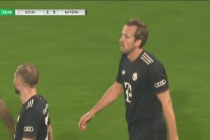 這球漂亮！凱恩禁區(qū)內(nèi)小角度轉(zhuǎn)身打門得手！拜仁2分鐘2球反超！