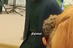 被判無罪！出獄后的阿爾維斯轉(zhuǎn)行成為赫羅納的一名牧師??