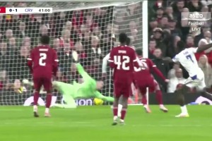 利物浦落后！鐮田大地挑傳戈麥斯解圍不遠，薩爾抽射破門