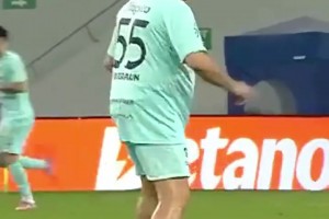 俱樂部主席正在熱身！61歲主席參加正式比賽刷新最年長球員紀錄