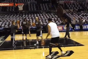 這就是大基本功嗎！鄧肯大秀45度投籃，招牌打板