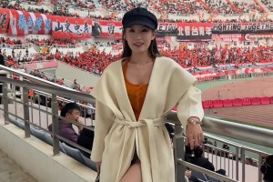 阿姨好啊??！泰山美女球迷雷姨風(fēng)姿綽約，今天我們都是泰山球迷