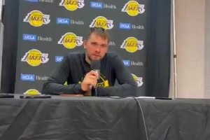 東契奇被記者問道：是否可以場均40分？東契奇：那太難了！