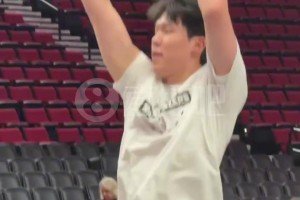 相當(dāng)努力！楊瀚森三分訓(xùn)練，練得不停連喘粗氣！