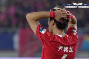 遺憾！南通隊尹韓龍第一個登場便罰丟點球；解說：太追求角度了