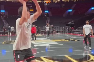 能對約老師進(jìn)一個不？楊瀚森賽前熱身練習(xí)近筐終結(jié)~