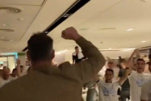 卡森退役快樂(lè)！費(fèi)鳥(niǎo)此前轉(zhuǎn)發(fā)21年曼城慶祝視頻！德布勞內(nèi)加入~