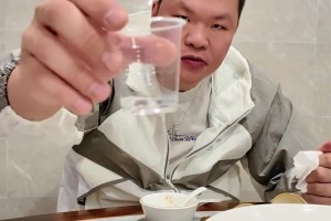 夜宵吃上東莞海鮮了！朱芳雨：楊瀚森正處于循序漸進(jìn)的適應(yīng)期~~