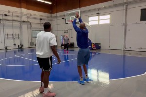 神射手老當(dāng)益壯！60歲的雷吉·米勒三分球輕松十連中??