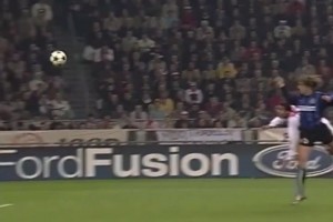 兩位頂級(jí)中鋒的完美配合！維埃里反擊傳中克雷斯波頭球破門！