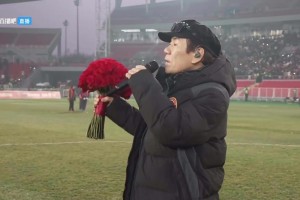 遼寧鐵人奪冠慶典，歌手趙傳演唱《我很丑，可是我很溫柔》