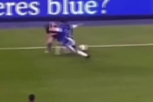 繼續(xù)續(xù)寫傳奇！回顧當(dāng)年梅西戲耍防守球員合集！你被晃到了嗎？