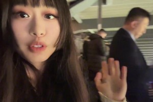 大老師實(shí)拍詹俊和劉越解說(shuō)曼城比賽，詹俊臉色看著不太好~