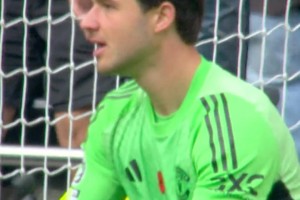 拉門斯的這次撲救，是否讓你想起了德赫亞？