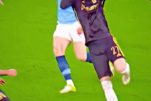 ??這什么柔韌性啊！哈蘭德這身體天賦，實在是太離譜了！