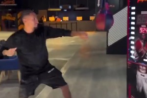 當(dāng)莫德里奇要求伊斯科不要自私時(shí)，伊斯科反駁，拉莫斯讓其閉嘴！