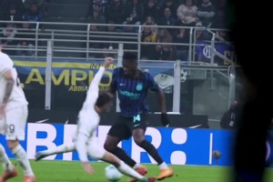 前途無(wú)量！國(guó)米官推：這是屬于博尼的20秒??