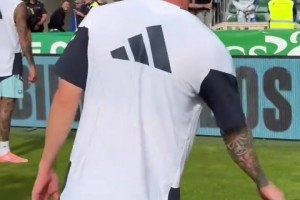 什么待遇啊？梅西的訓(xùn)練課現(xiàn)場(chǎng)有2.2萬人觀看，這影響力！